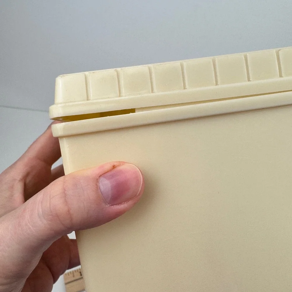 Vtg Thermos Brand plastic picnic sandwich box w hinged lid tan color replacement